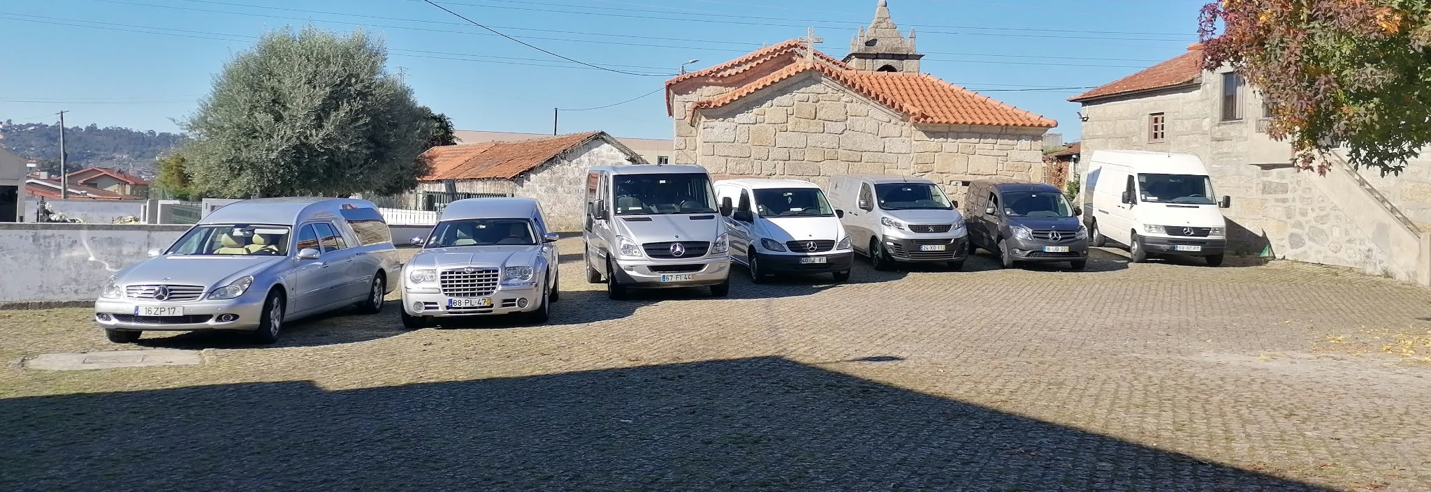 Viaturas fúnebres da Funerária São Martinho